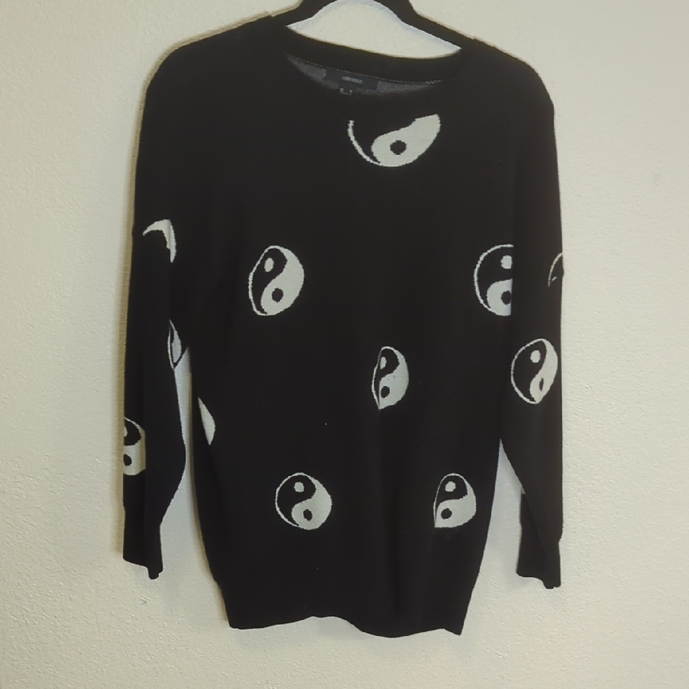 Forever 21 Black and White Yin Yang Sweater - Picture 4 of 4